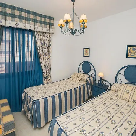 Come On Vacation To Zafiro As A Family To Enjoy The Beach *